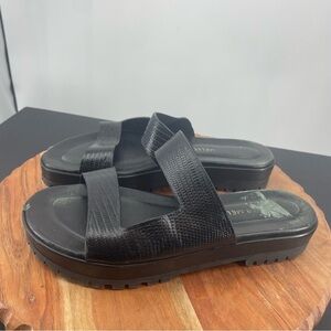 Tamara Mellon Roam flat slide Sandals Sz 38.5 US 8.5 black reptile embossed